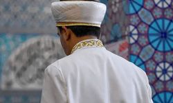 Emekli imamdan skandal sözler: Kadınlar mezarlığa gelmesin