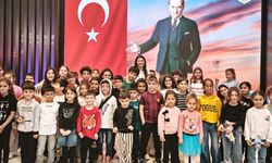 İzmir Beşiktaşlılar Derneği’nden 10 Kasım’a anlamlı etkinlik: Çocuklarla Atatürk filmini izlediler