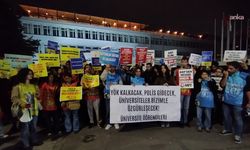 İzmir’de öğrenciler sokakta: Bütçe kayyum rektörlerin cep harçlığı olmuş durumda