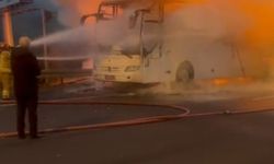 İzmir yolunda panik anları: Öğrencileri taşıyan otobüs alev topuna döndü!