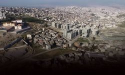 Karabağlar Esentepe’de mahalle halkı diken üstünde:Firma yetki bizde, Bakanlık yetkilendirmedik, belediye çıkın diyor!