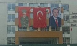 10 Kasım öncesi skandal: Atatürk’ün yanına Erdoğan posteri asıldı