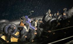 Karaburun açıklarında bot krizi: 26 düzensiz göçmen kurtarıldı