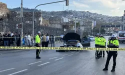 Konak’ta otomobile silahlı saldırı: Zanlı kısa sürede yakalandı