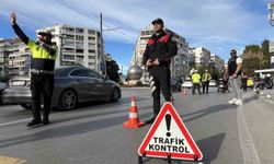 Konak'ta 30 noktada dar alan denetimi: 37 araç trafikten men edildi