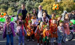 Menderes’te mandalina coşkusu: Binlerce ziyaretçi yerel lezzetlerle buluştu