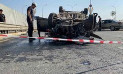 Otomobil bariyerlere çarpıp karşı şeride geçti: 2 genç hayatını kaybetti