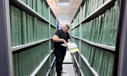 SGK İzmir arşivinde dijitalleşme başladı: 75 milyon evrak bilgisayara aktarılıyor