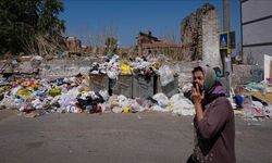 Buca'da belediye şantiyesinde çöp depolanması krizi: Mahalleli tepkili