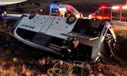 Yolcu otobüsü devrildi: Ölü ve yaralılar var!