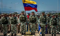 ABD tehdit etmişti: Venezuela’da binlerce asker orduya katıldı!