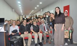 Egeli gençler duayen savaş muhabirini ağırladı