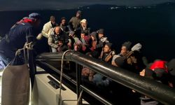 İzmir’de göçmen operasyonu: Arızalanan botta çok sayıda göçmen kurtarıldı