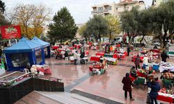 Buca’da kurulan yeni yıl pazarına ilgi büyüyor