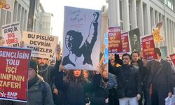 İzmir ve İstanbul’daki tutuklamalara tepki: Öğrenciler Beyazıt’ta yürüdü, 26 kişi gözaltına alındı