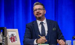 Ünlü sunucu yeni bir aşka yelken açtı: Sevgilisi ile yaş farkı dikkat çekti