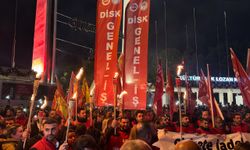 İzmir Büyükşehir Belediyesi’nde kriz büyüyor: Belediye emekçilerinden meşaleli yürüyüş