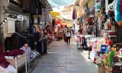 Kemeraltı esnafından Büyükşehir’e yılbaşı tepkisi: Siyasi kötülük yapılıyor