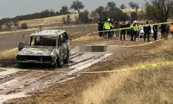 Korkunç olay: Yanmış aracın yanında bulundu