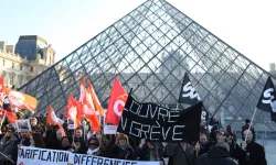 Louvre Müzesi'nin başına gelmeyen kalmadı: Bu sefer de grev nedeniyle kapandı