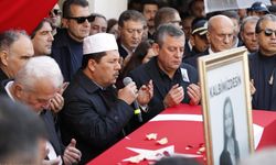 Manisa'nın ilk kadın belediye başkanıydı: Gülşah Durbay son yolculuğuna uğurlandı