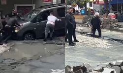 Sağanak yağış yolu çökertti: Araçlar çukura düştü