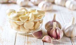 Mikroplara karşı doğal kalkan: Sarımsak yerin tüketilebilecek besinler neler?