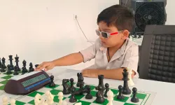 Satranç tarihine geçti: Üç yaşındaki Sarwagya'dan akıl almaz başarı!
