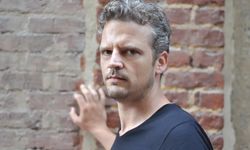 Saldırgan kurye kılığına girmiş: Ünlü yönetmen evinde silahlı saldırıya uğradı!