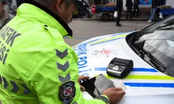 Sosyal medyadaki görüntüler ele verdi: İzmir'de tehlikeli sürücüye ceza yağdı!