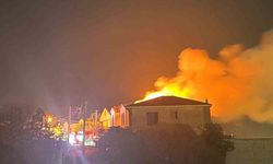 İzmir’de villa yangını: Çeşme’de alevler yükseldi