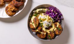 Klasik köfteye besleyici bir yorum: Yeşil mercimek köftesi nasıl yapılır?