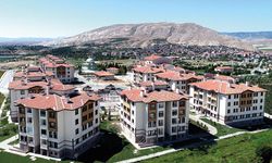 İzmir’de TOKİ krizi: Anahtarları neden AKP ilçe başkanı teslim ediyor?