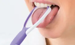 Sosyal medyda viral oldu: Dil temizleyici nedir ve nasıl kullanılır?