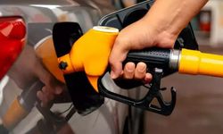 İzmir'de akaryakıt tabelaları yine değişti: Motorine zam geldi!