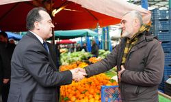 Başkan Dutlulu Perşembe Pazarı’nda esnafla bir araya geldi: Dayanışma içinde olacağız
