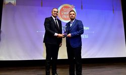 Bornova eğitim desteğinde zirvede: Öğrencilerden anlamlı ödül