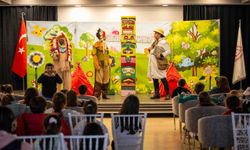 Bornovalı minikler yarıyıl tatilinde tiyatroyla şenlendi