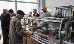 Buca’da anlamlı dayanışma: Askıda Yemek uygulaması büyüyor!