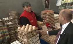 CHP'li Karabat'tan İzmir'de esnaf ziyareti: Hükümet itibardan tasarruf olmaz diyor, vatandaş sofradan tasarruf yapıyor