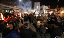 CHP’nin emekliler için TBMM'de başlattığı nöbet İzmir’e de yayıldı: Menderes’te oturma eylemi