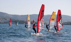 Foça rüzgarı dünyaya açılıyor: Yelken Ligi Türkiye Şampiyonası başladı!