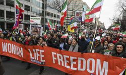 Vuruyor ama yıkamıyor: İran’da rejim karşıtı protesto tarihi!