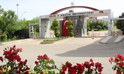 Üniversitede kişiye özel ilan tartışması: Kurumsal iletişime türbe şartı!