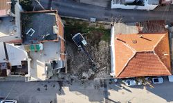 Konak Belediyesi metruk yapıların yıkımını sürdürüyor