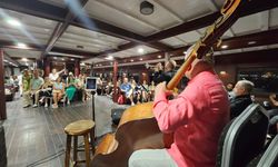 İzmir Körfezi’nde blues keyfi