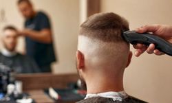 Suçla ilişkilendirilen ‘Tas Kafa’ tıraşına gençlerden yoğun ilgi: İzmir'de berberler şaşkın