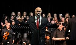 Bornova’da 14 Şubat’a nostaljik kutlama: TSM konseri büyük ilgi gördü!