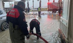 İzmir’de 50 yılda bir görülen fırtına: Kıyı hattında korkutan su yükselmesi