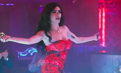 Hazar Ergüçlü: Rezil olmaktan korkmamayı sahnede öğrendim